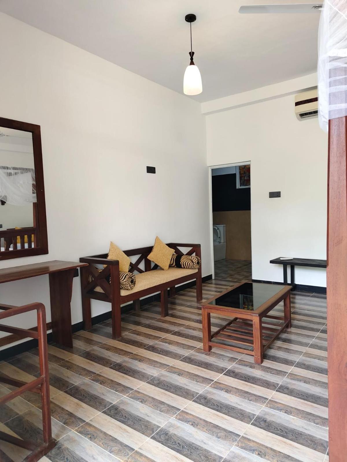 Queen'S Place Unawatuna Bagian luar foto